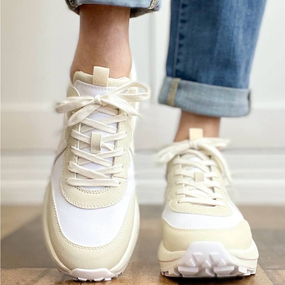 MIA Scout Off Women's Cream and White Sneakers Athletic Shoes Size 9